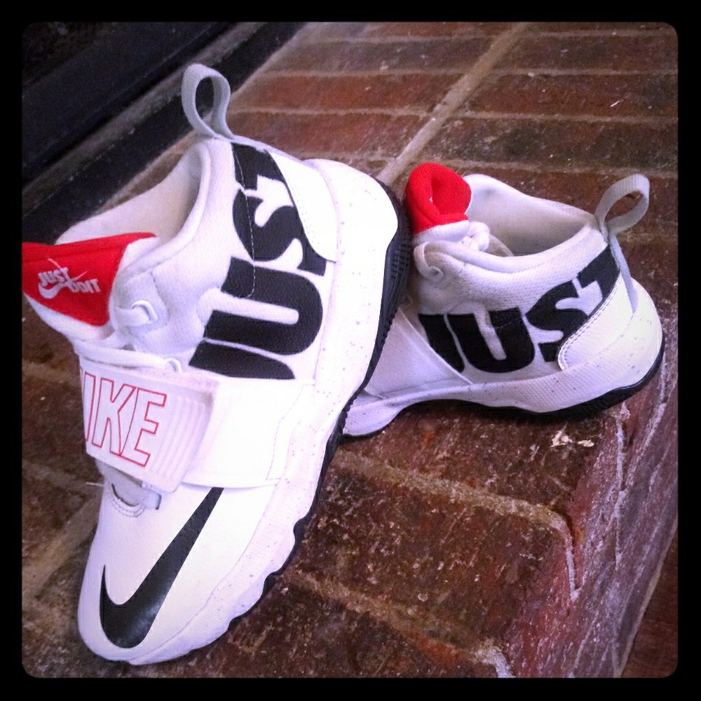Nike Team Hustle D 8